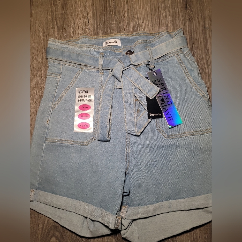 Between us hi rise shorts size 16